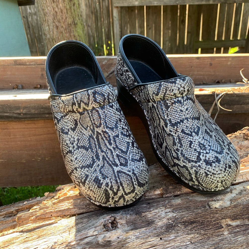 Sanita clogs